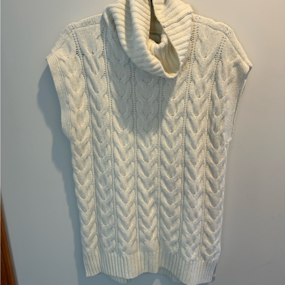 Abercrombie & Fitch Cable Knit Turtleneck Sweater - White